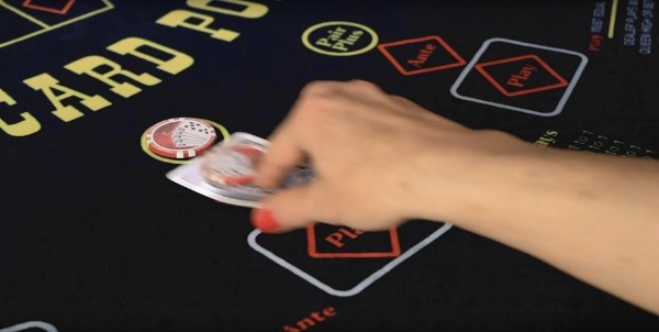 Player is folding on 3 Card Poker Player is folding on 3 Card Poker