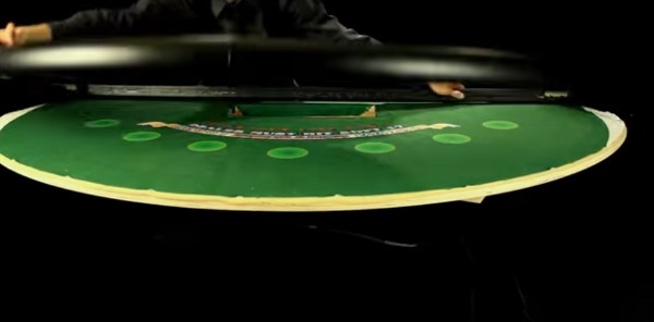 I'm taking the rubber border off the table I'm taking the rubber border off the table
